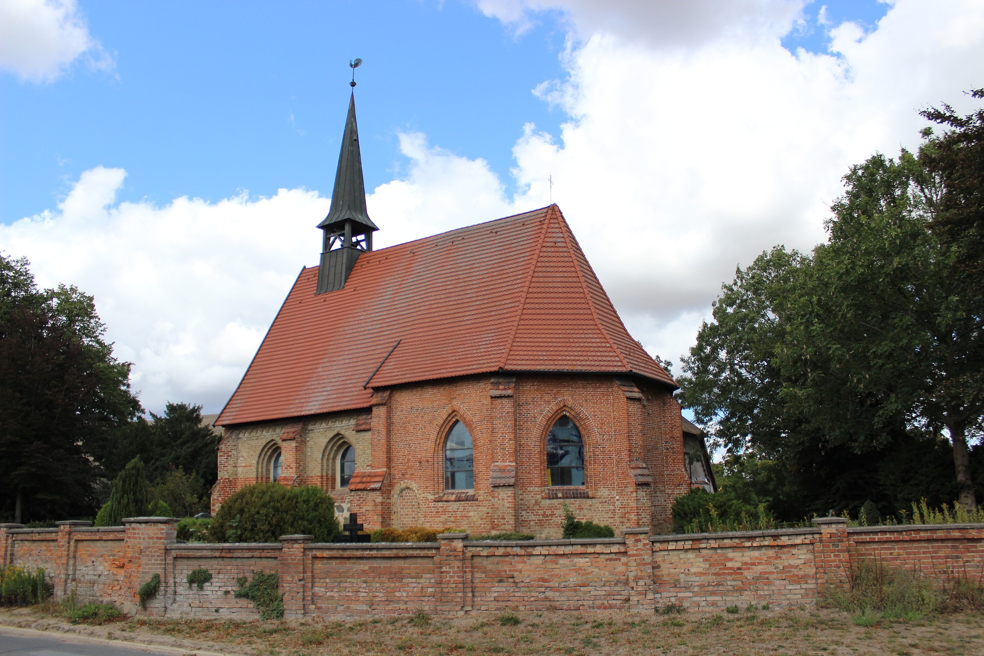 church-3637994_1920