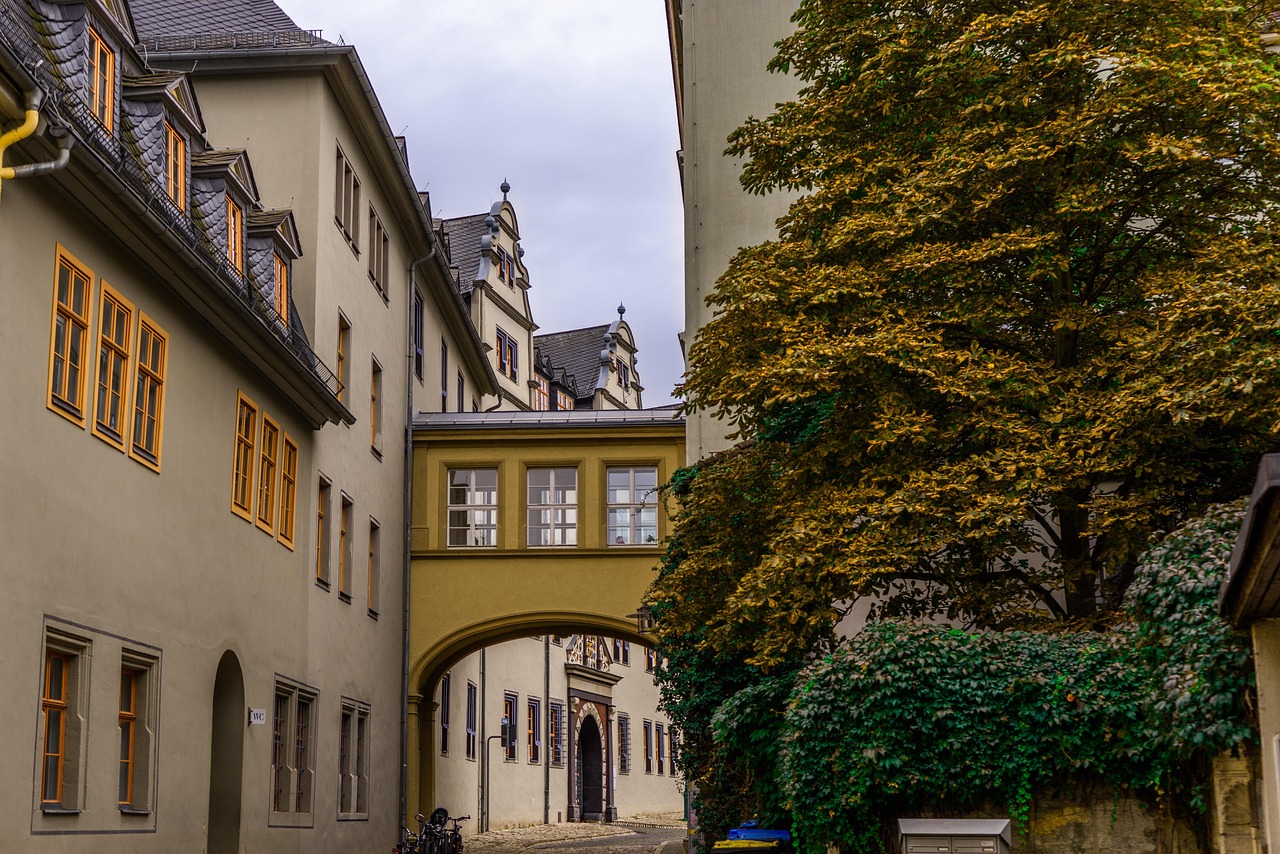 Pixabay – von JoakimMosebach „Building, Architecture, Historic center“; frei nutzbar unter Pixabay Content License (2022).