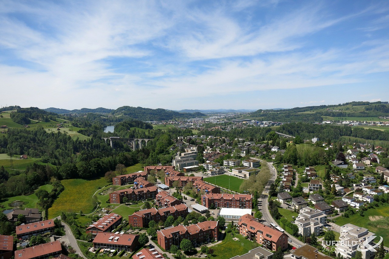 thumbnail_luftaufnahme-703946_1280